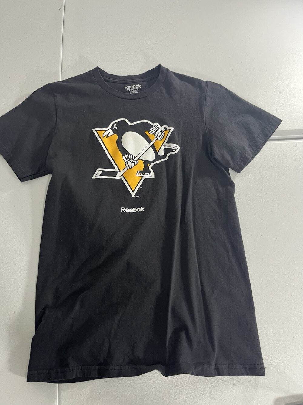 Pittsburgh Penguin Reebok T Shirt Men’s Size Small Short Sleeve